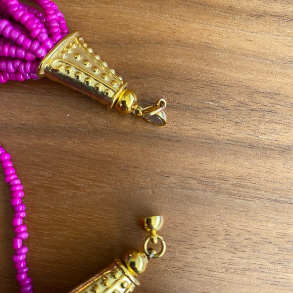 Fucia multi strand bead necklace - Picture 3 of 3